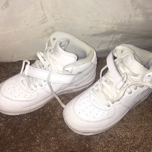 White nike uptown’s high top